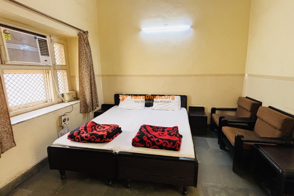 agrasen dharamshala vrindavan clean room budget stay near temples